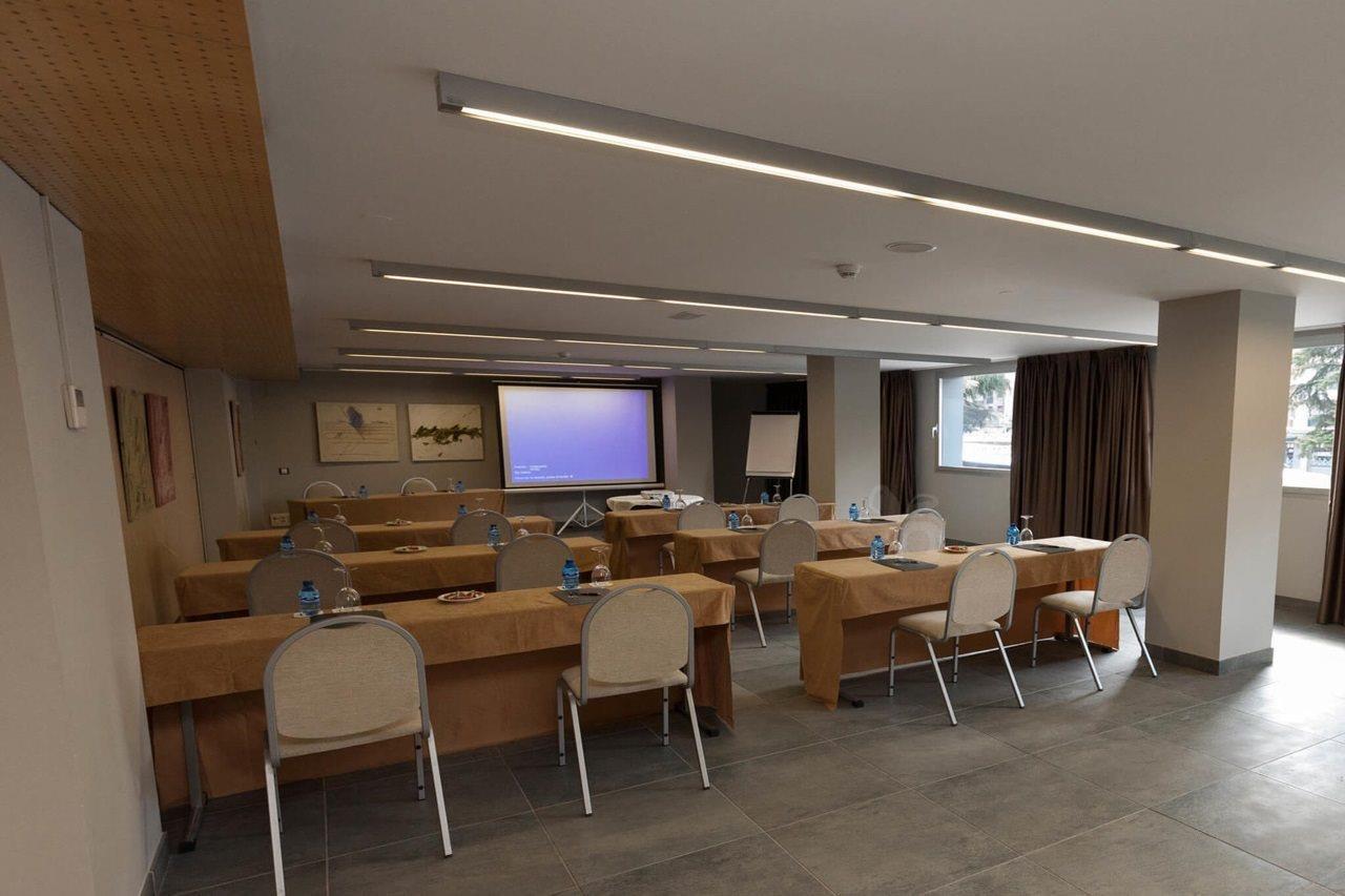 Hotel Yomo Mola Park